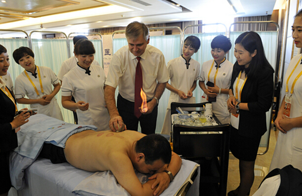 摩尔多瓦文化部副部长：中国传统医学是世界上最好的