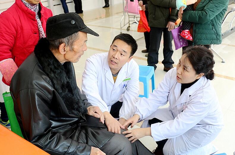北京医疗专家南水北调“思源情 温暖健康行”活动第二次来到十堰市