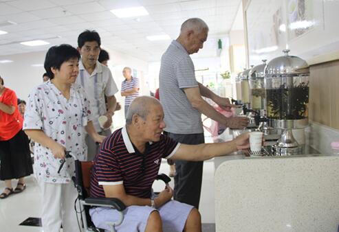 浙江省东阳市中医院为就诊患者免费提供养生茶