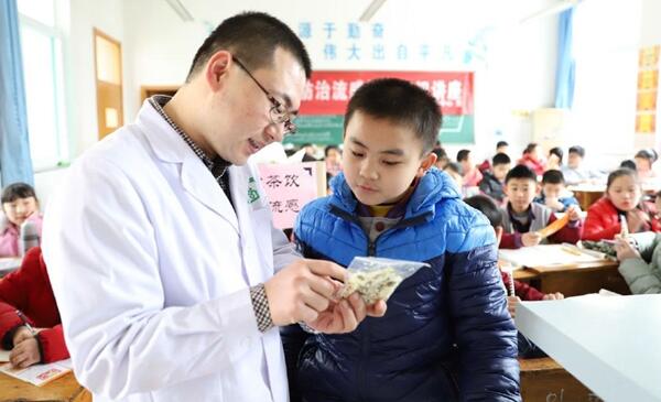 山东邹平县社区卫生服务中心开展“防流感健康普及进校园”活动