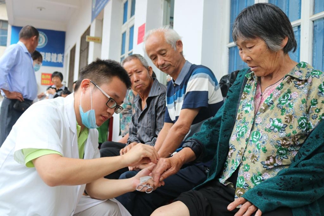 河南中医药大学组织开展“三下乡”暑期社会实践活动