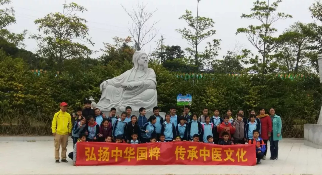 从化区太平镇第二中心小学组织学生来我园参加社会实践活动