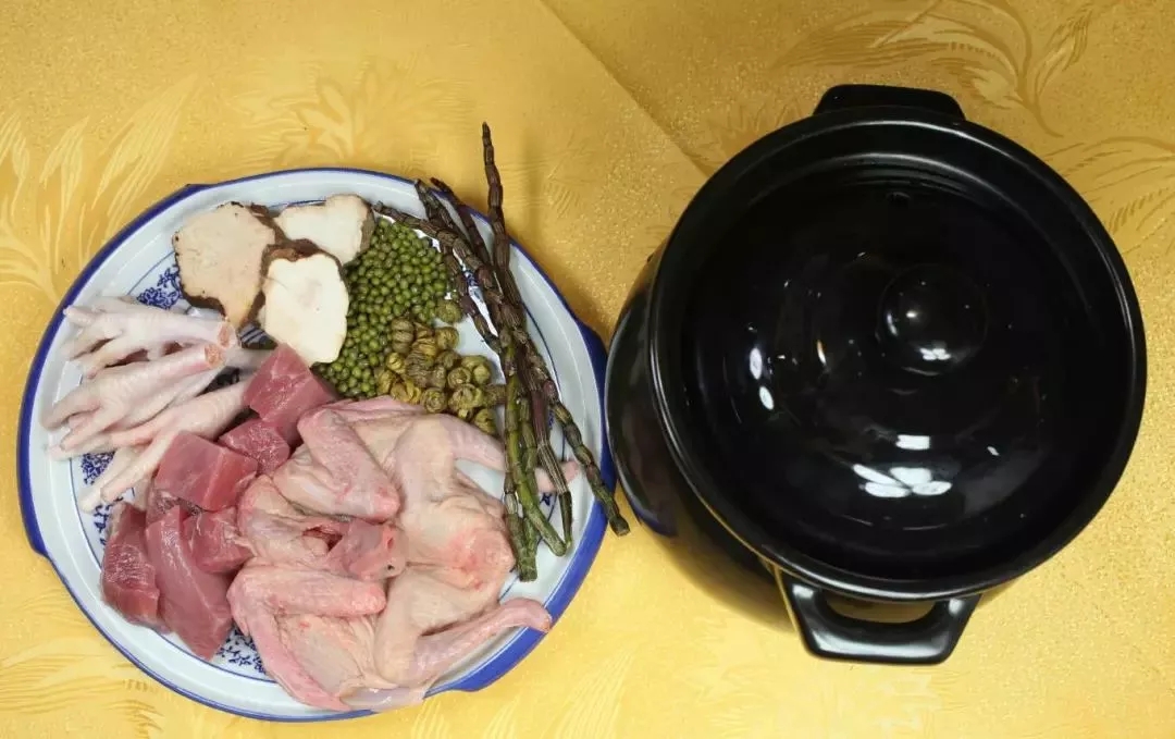 石斛绿豆煲乳鸽汤 