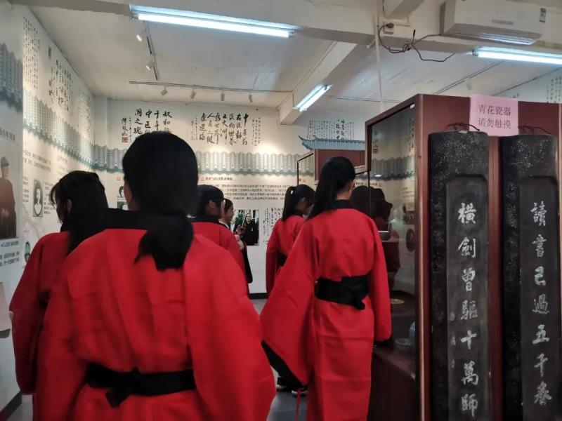 团队参观岭南中医药文化博物馆